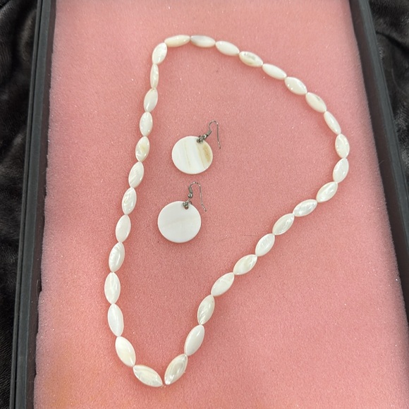 Jewelry - GENUINE NATURAL OVAL RICE-Shape Necklace with matching earrings